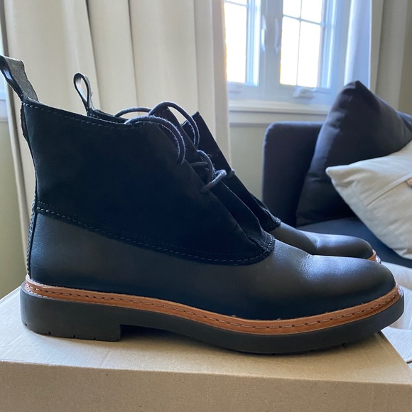 clarks trace fawn black